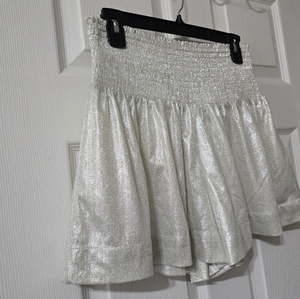 TCEC Smocked Waist Flowy Shorts, Pearly White w/Metallic Silver Accents, EUC! - Picture 3 of 11